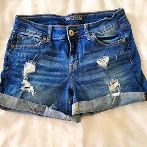 Maurices womens distressed Jean shorts